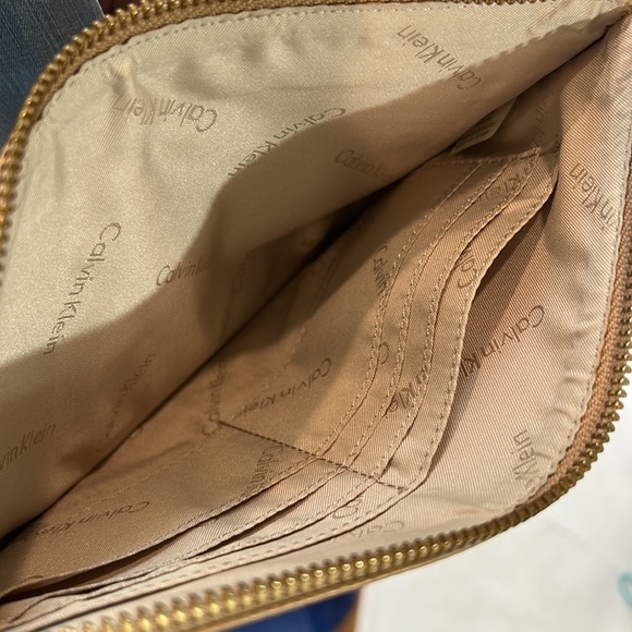 Calvin Klein zip wristlet clutch camel cream leather gold hardware bag - Picture 6 of 8